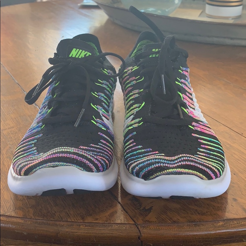 multicolor flyknit nike’s